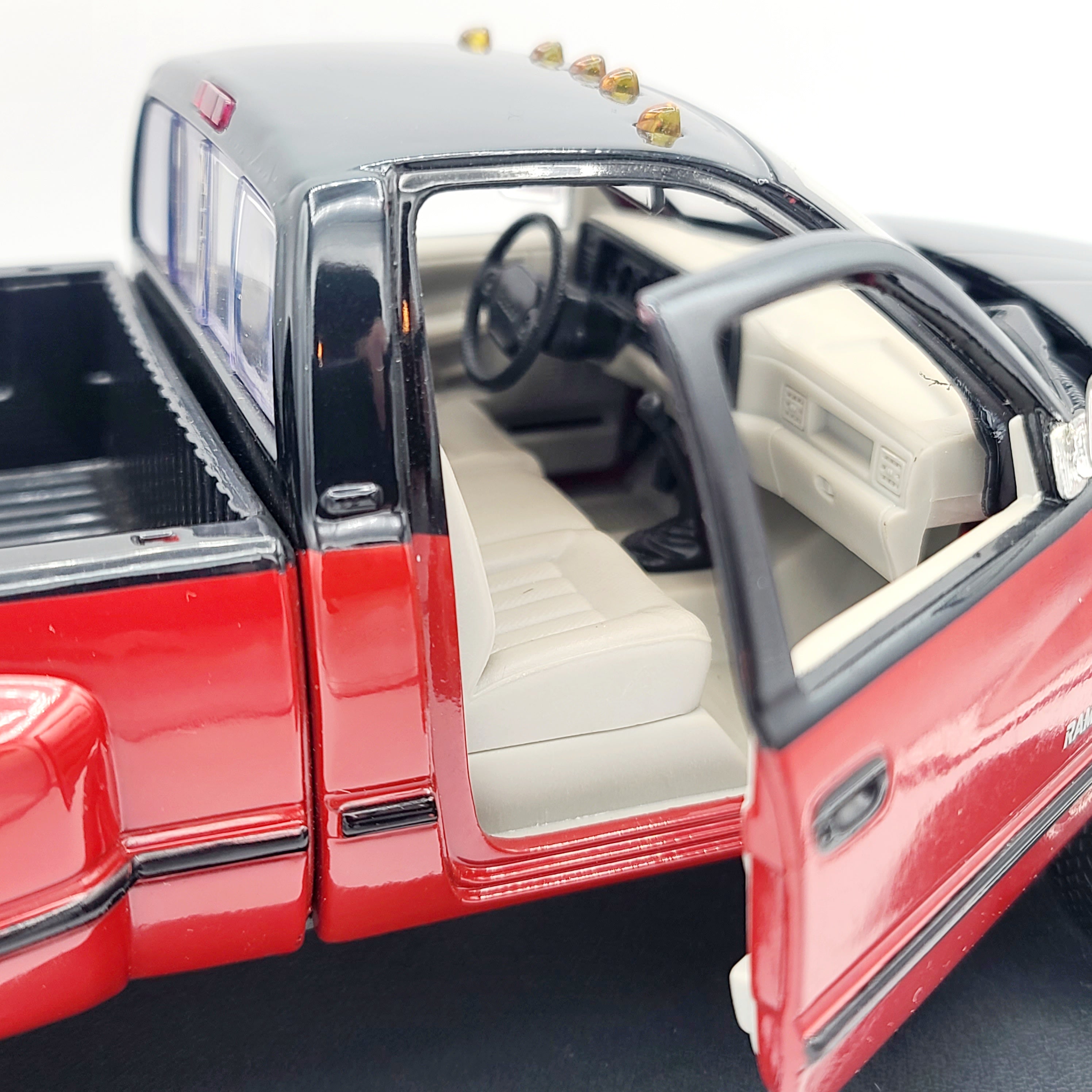 JRL 1:18 Scale - '95 Dodge Ram 3500 V10 Dually Pick-up Truck (Anson/Ertl)